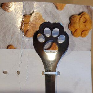 NWoT- Stainless Steel Paw Imprint cookie maker
